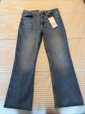 Zara Women's Straight Leg Jeans in Medium Blue